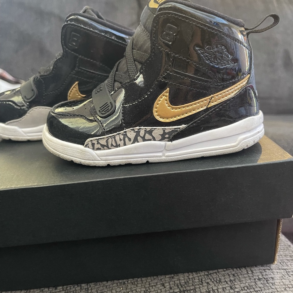 Toddler Nike Jordan Legacy in like new condition I have 2 pairs, for boys/girls